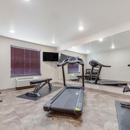 Cobblestone Inn & Suites-Fremont Екстериор снимка