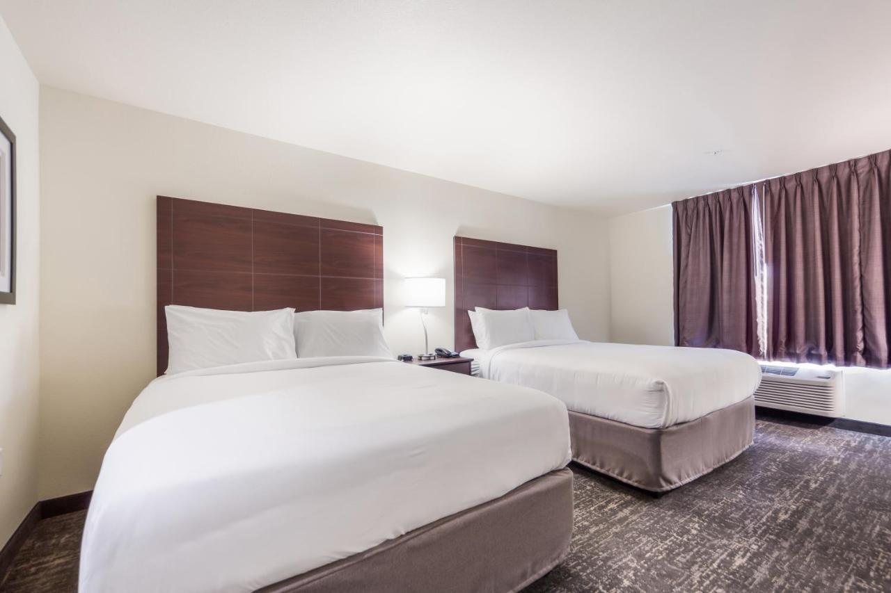 Cobblestone Inn & Suites-Fremont Екстериор снимка