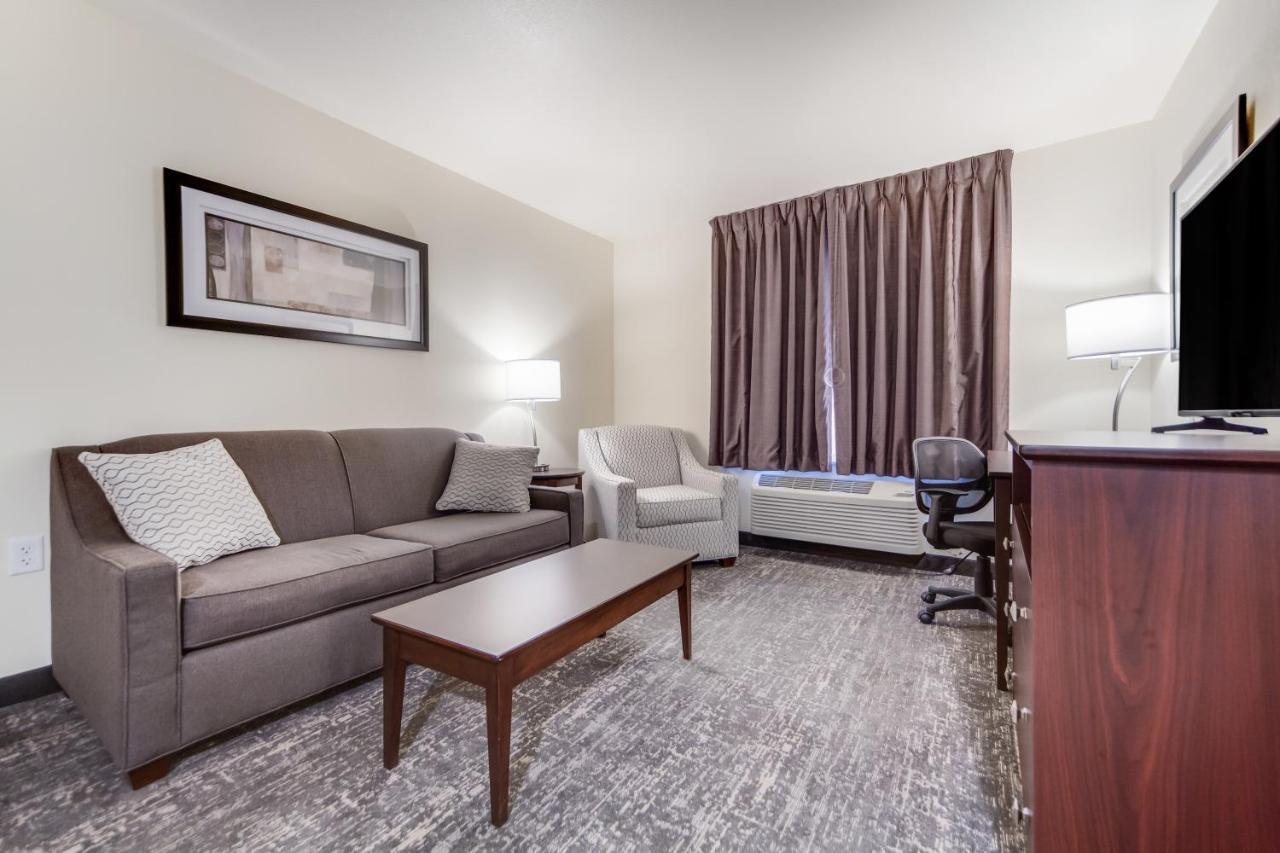 Cobblestone Inn & Suites-Fremont Екстериор снимка