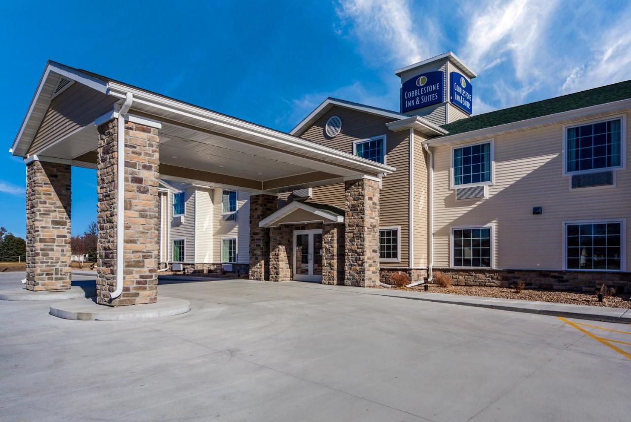 Cobblestone Inn & Suites-Fremont Екстериор снимка