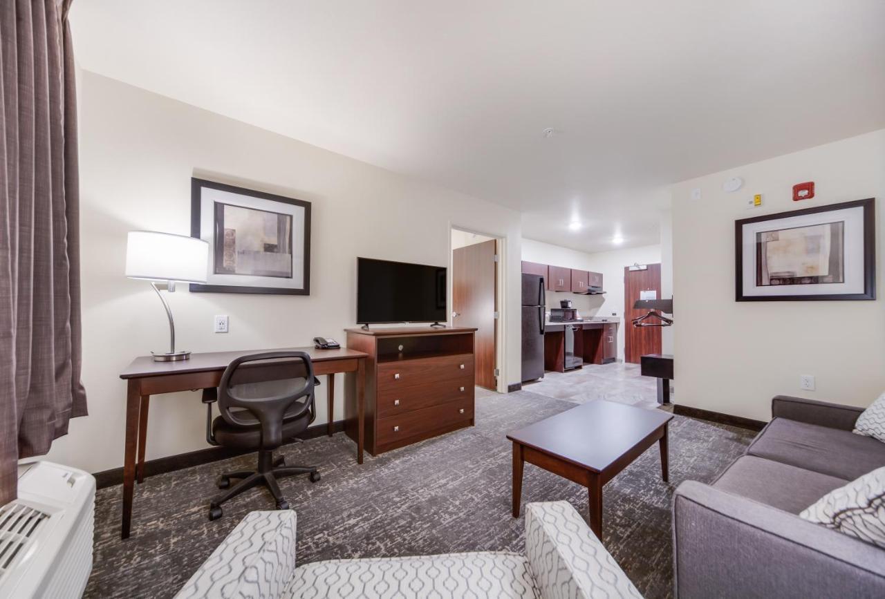 Cobblestone Inn & Suites-Fremont Екстериор снимка